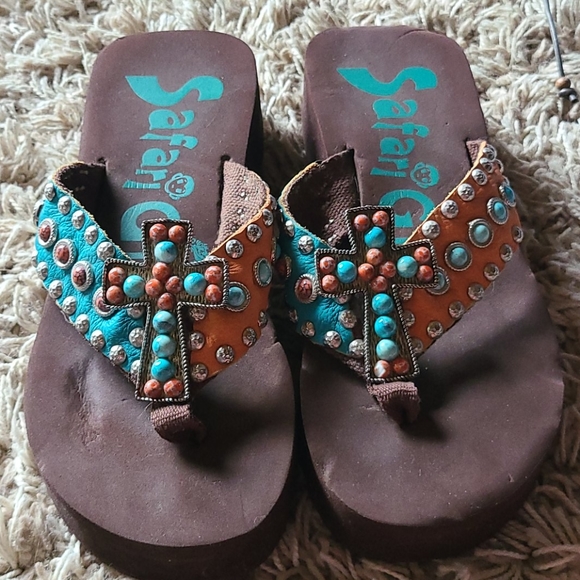 Safari girl custom made leather trim sandals - Picture 2 of 4